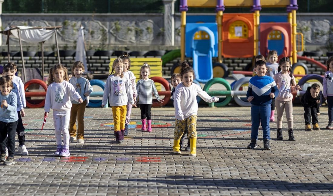 Anaokulu ve ilkokul 1’inci sınıf öğrencileri, uyum haftası kapsamında eğitime