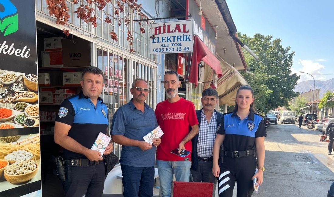 Toplum Destekli Polislik Şube Müdürlüğü semt pazarlarında bulunan esnaf ve