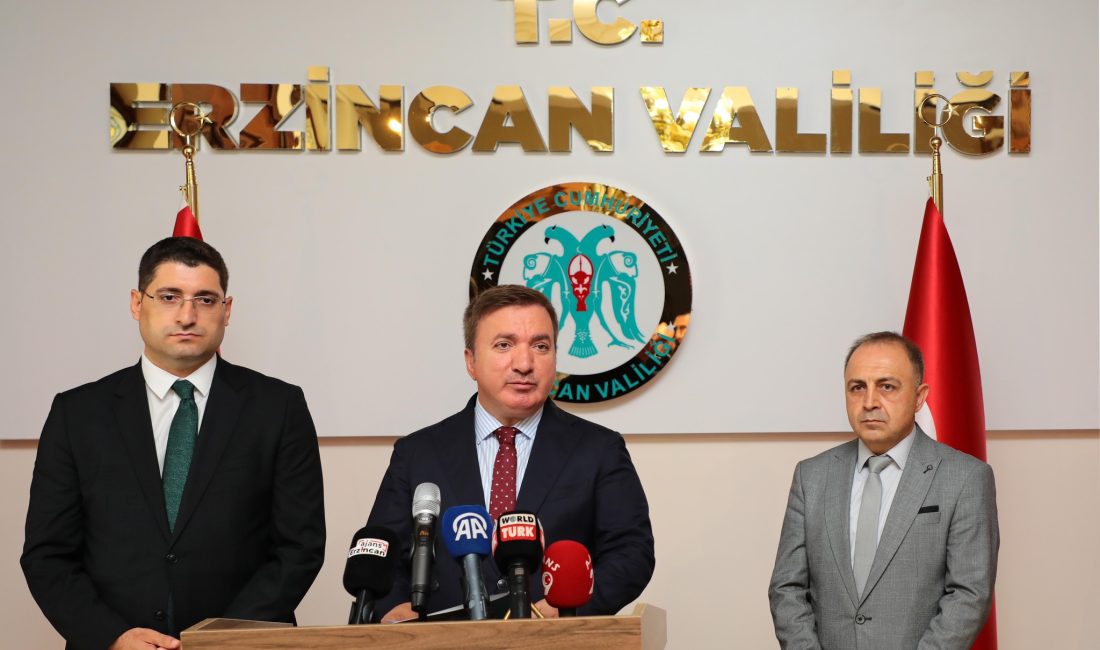 Basın mensuplarıyla bir araya gelerek YKS ücretleri, servis ücretler ve