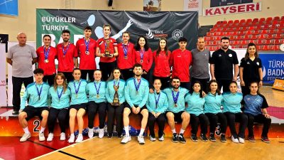 Kayseri ilinde yapılan Büyükler Badminton Türkiye Şampiyonasında Erzincanlı sporcular Türkiye