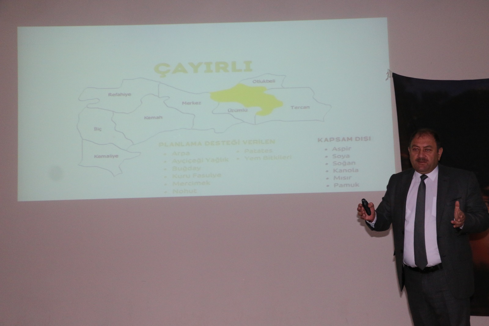 Erzincan’ın Çayırlı ilçesinde çiftçilere geniş kapsamlı bilgilendirme yapıldı. Çayırlı çiftçisine