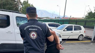 Erzincan Polisi Akyazı uygulama noktasında araç içerisinde yasa dışı yollarla