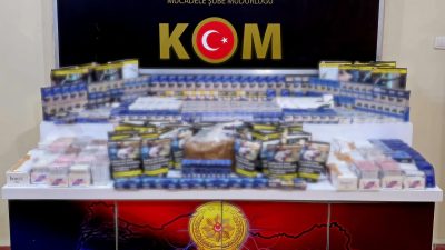 Erzincan’da KOM polisi tarafından yapılan kaçak sigara, tütün ve makaron