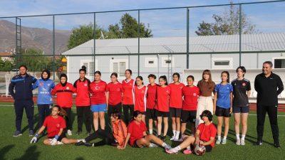 11 yıl önce kurulan Erzincan’ın ilk kadın futbol takımı 3.