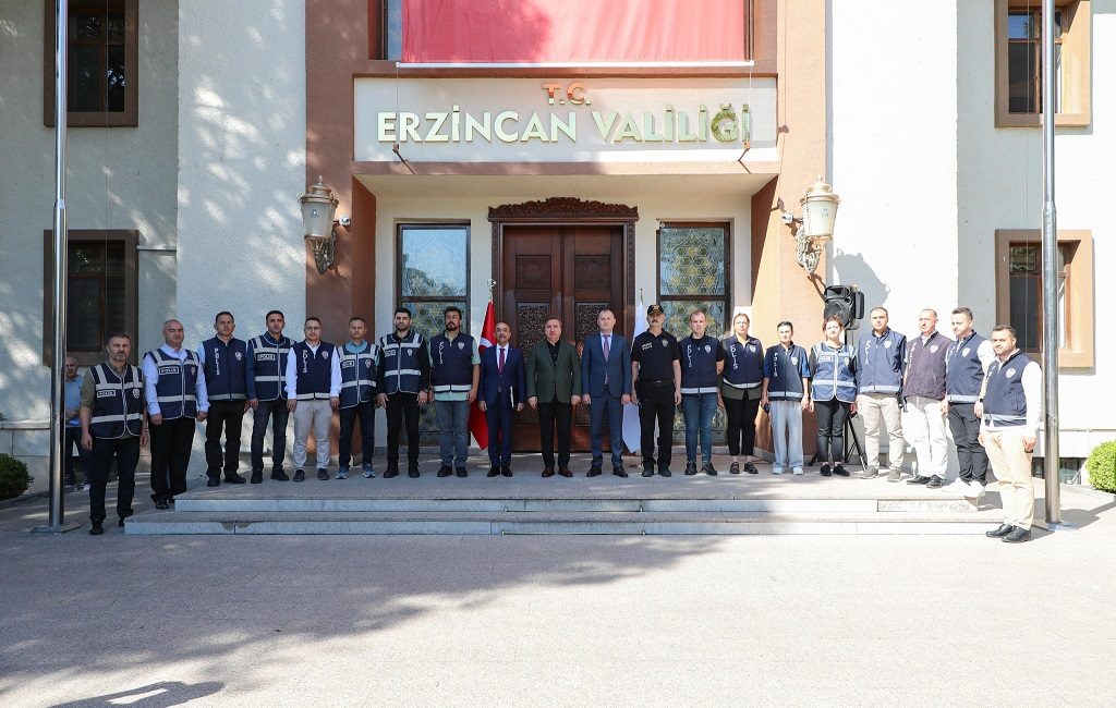Erzincan Valiliği himayesinde, İl Milli Eğitim Müdürlüğü ve İl Emniyet