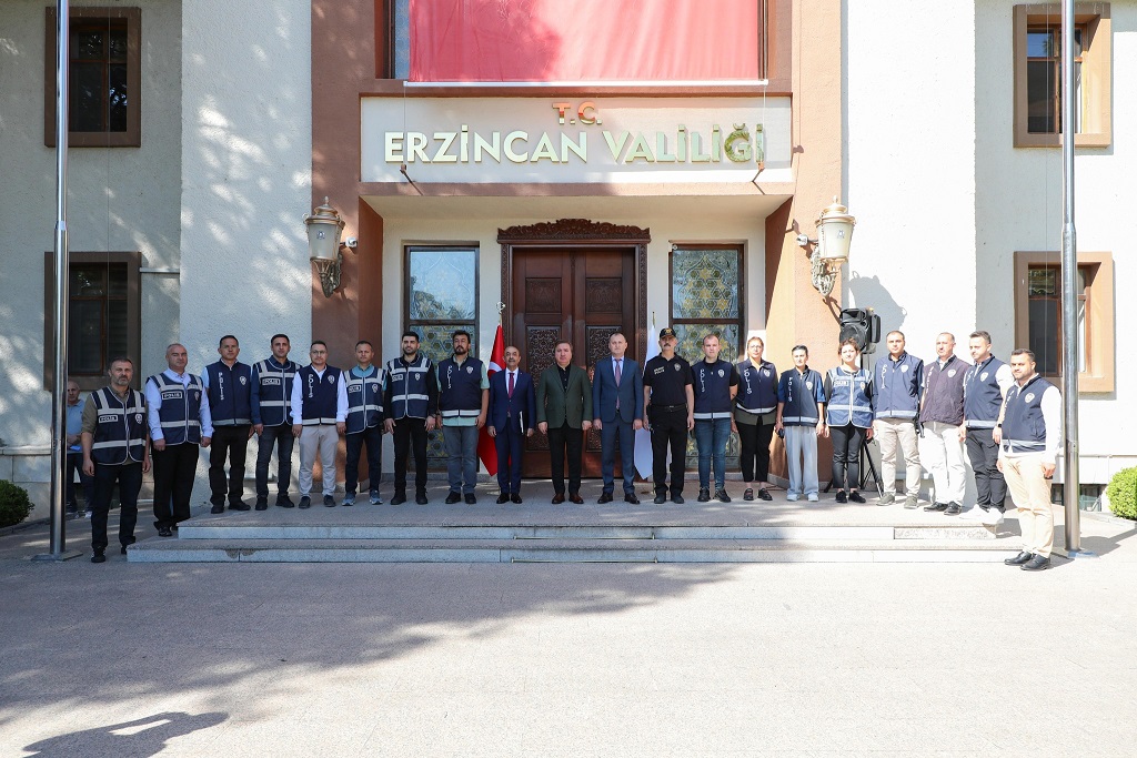 Erzincan Valiliği himayesinde, İl Milli Eğitim Müdürlüğü ve İl Emniyet