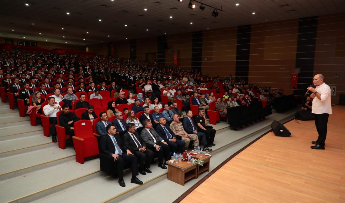 Erzincan POMEM’ de polis adaylarına yönelik 1. sınıf Emniyet Müdürü