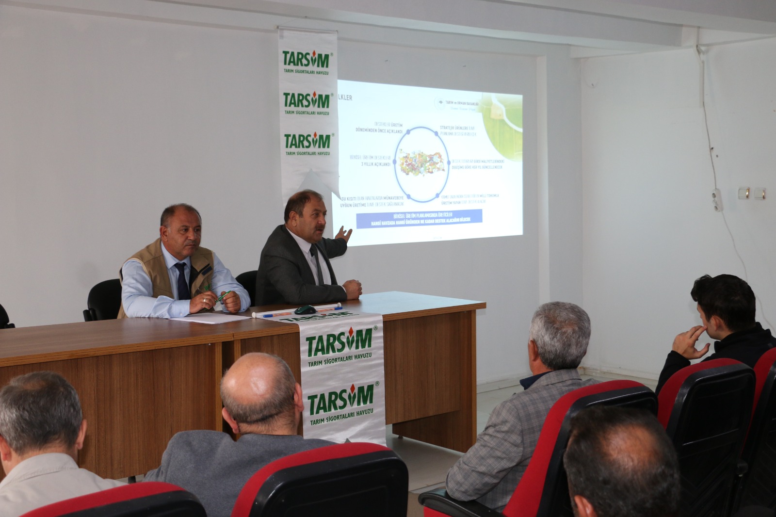 Erzincan’ın Otlukbeli ilçesinde çiftçilere bitkisel ve hayvansal destekleme konusunda bilgilendirme