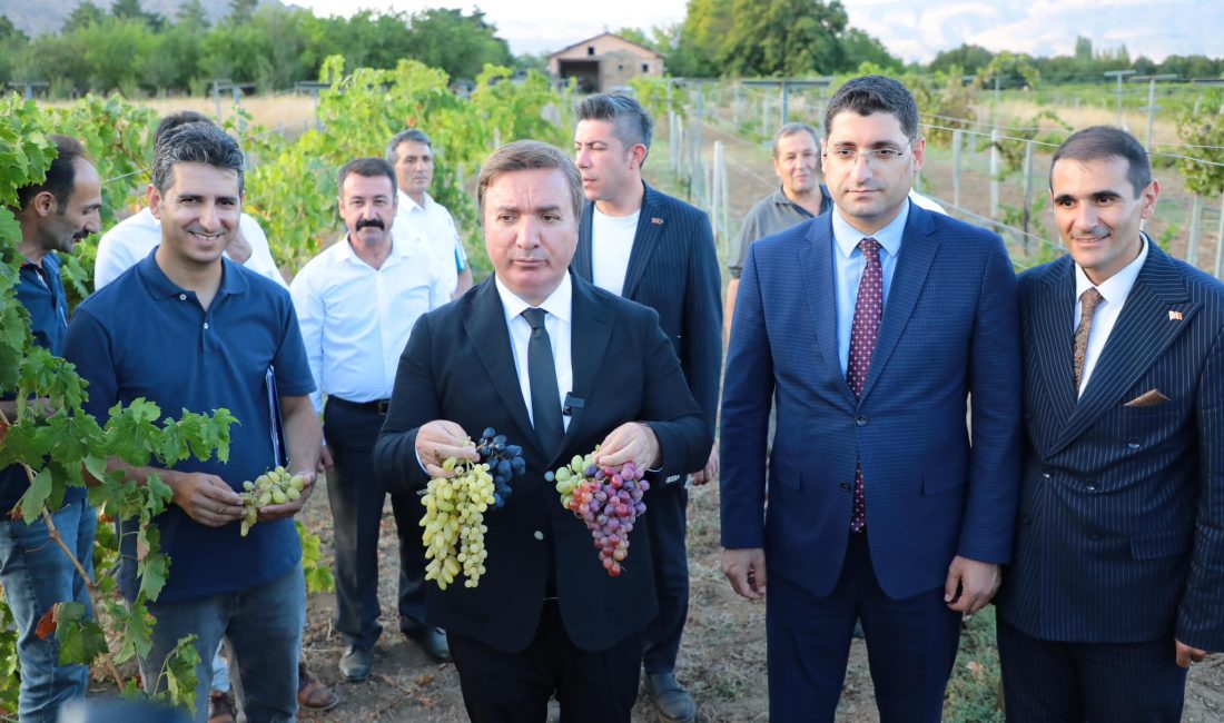 Erzincan Bahçe Kültürleri Araştırma Enstitüsü Uygulama Sahası'nı ziyaret eden Erzincan