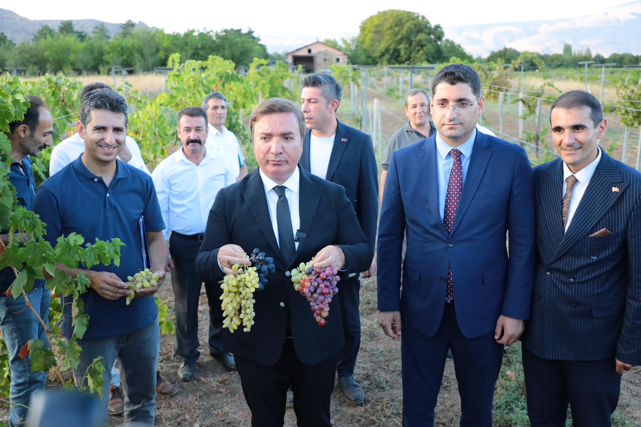Erzincan Bahçe Kültürleri Araştırma Enstitüsü Uygulama Sahası'nı ziyaret eden Erzincan