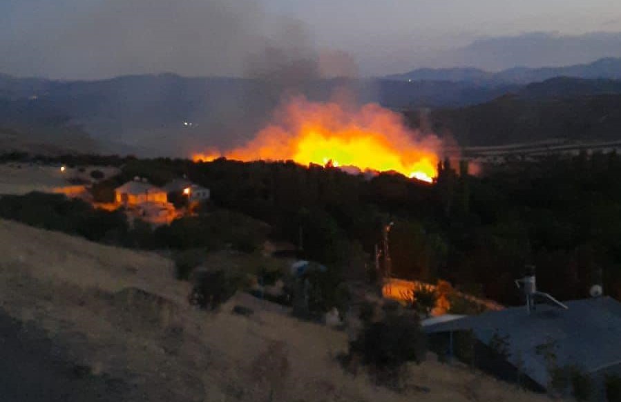 Erzincan İliç İlçesi Altıntaş(Zımara) köyünde çıkan örtü yangını İliç İtfaiyesine