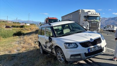Erzincan-Erzurum Karayolu Üzümlü İlçesi'ne yakınlarında meydana gelen trafik kazasında karayolları