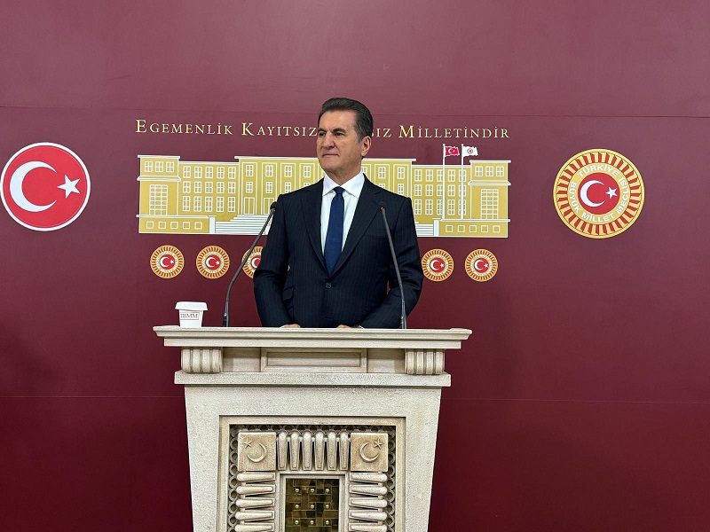 CHP Erzincan Milletvekili Mustafa Sarıgül, TBMM’de bir basın toplantısı yaparak