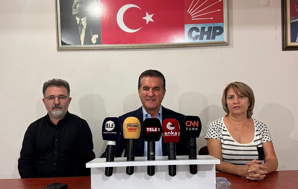 CHP Erzincan Milletvekili Mustafa Sarıgül, CHP Erzincan İl Başkanlığında bir