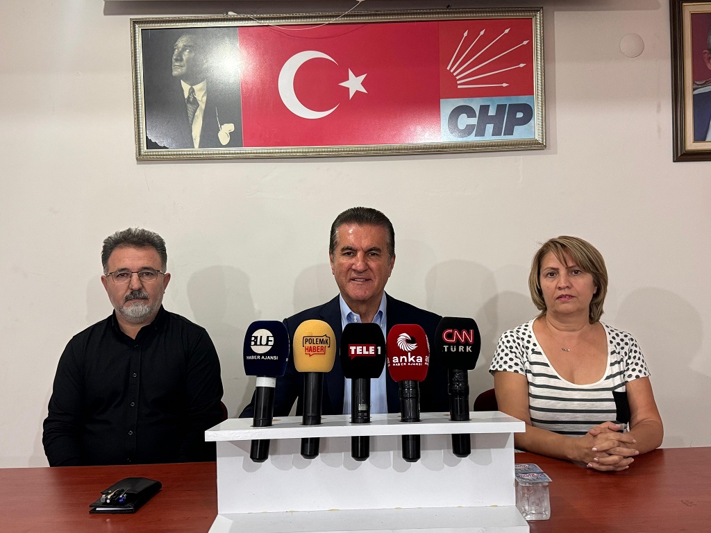CHP Erzincan Milletvekili Mustafa Sarıgül, CHP Erzincan İl Başkanlığında bir