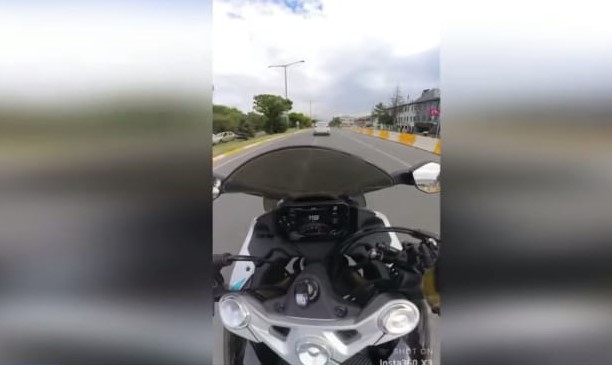 Erzincan’da 173 Km motosikleti ile hız yapan ve hız görüntüsünü