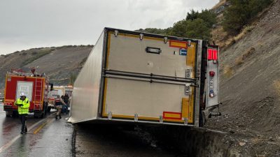 Erzincan-Üzümlü İlçesi Bağlar Köyü Sansa Mevkiinde meydana gelen trafik kazasında