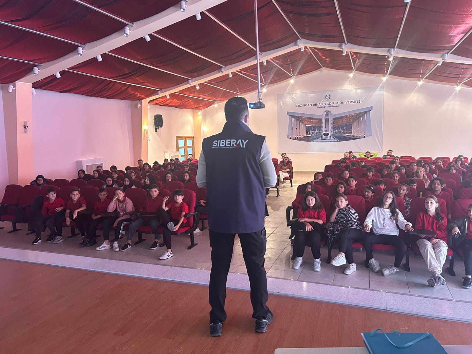 Kemah İlçe Emniyet Amirliği ve Çocuk Şube Müdürlüğü koordinesinde planlanan