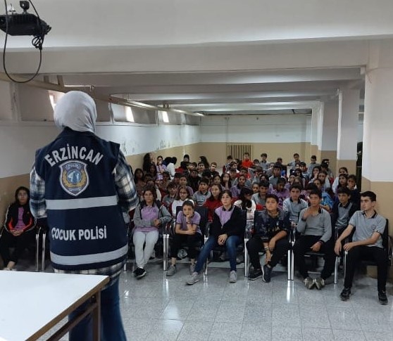 Erzincan İl Emniyet Müdürlüğü Çocuk Şube koordinesinde okullarda bilgilendirme faaliyetlerini