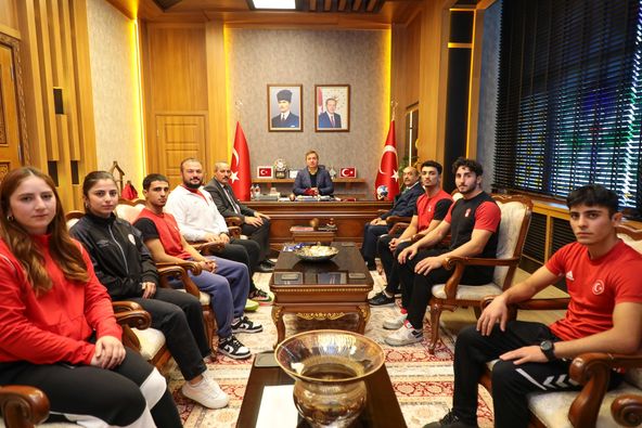 Hırvatistan'da düzenlenen Veteranlar Dünya Güreş Şampiyonası'nda 3’ncü olan Erzincanlı güreşçi