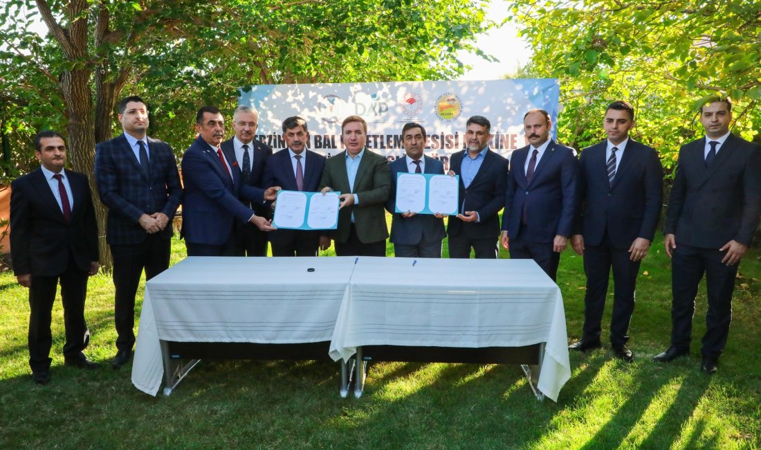 Erzincan'da Bal Paketleme Tesisi makine ekipmanlarına ait protokol imza töreni