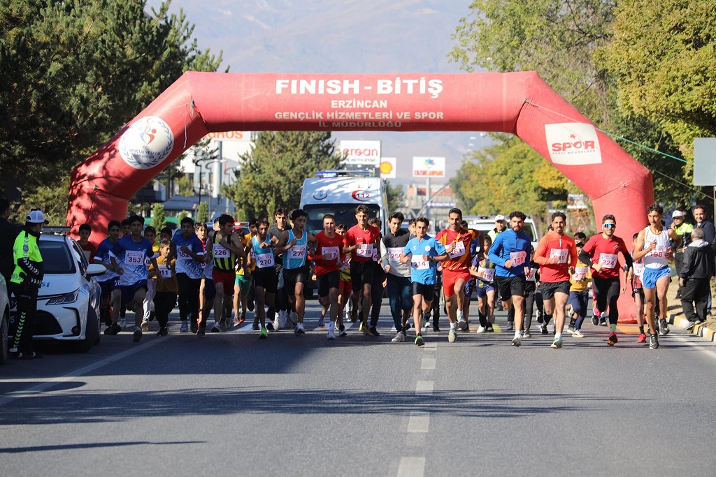 29 Ekim Cumhuriyet Bayramı kutlama programı çerçevesinde Erzincan Gençlik ve