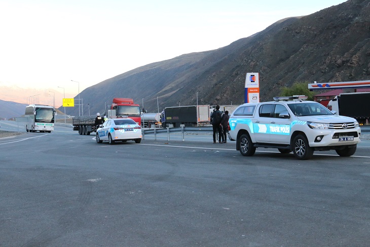 Refahiye Bölge Trafik Denetleme İstasyon Amirliğince; Şehirlerarası yolculuk yapan otobüs