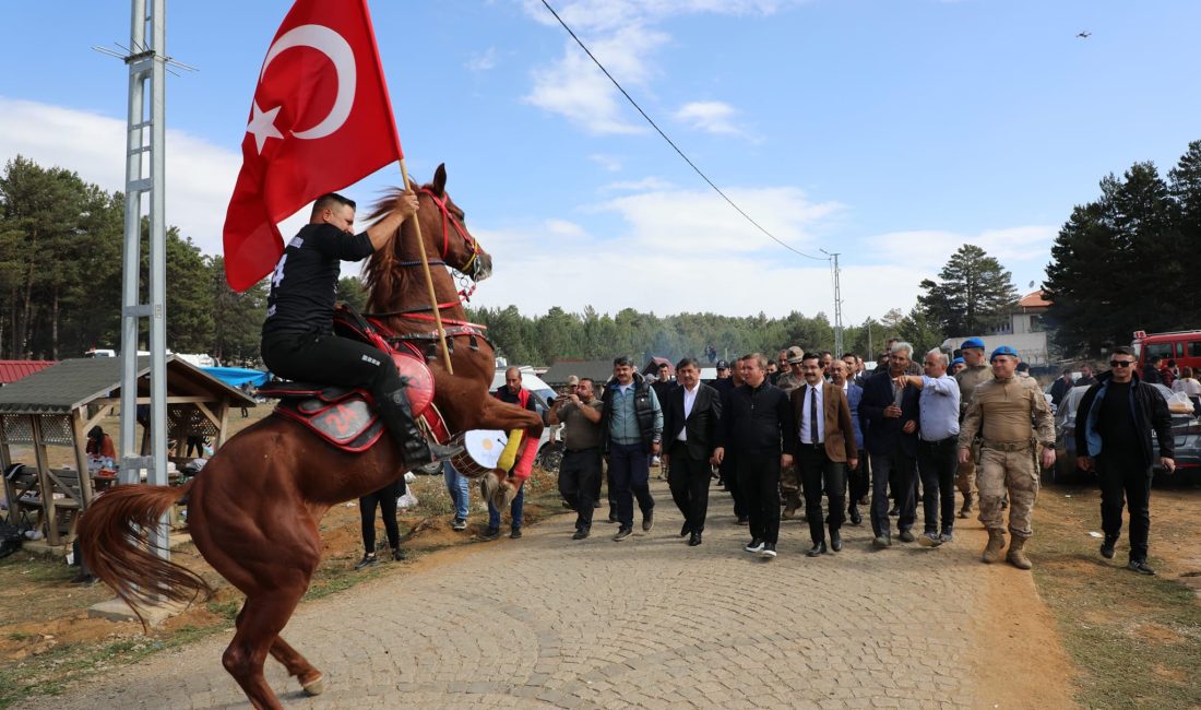 Erzincan’ın Refahiye ilçesindeki 2 bin rakımlı Dumanlı Tabiat Parkı’nda bu