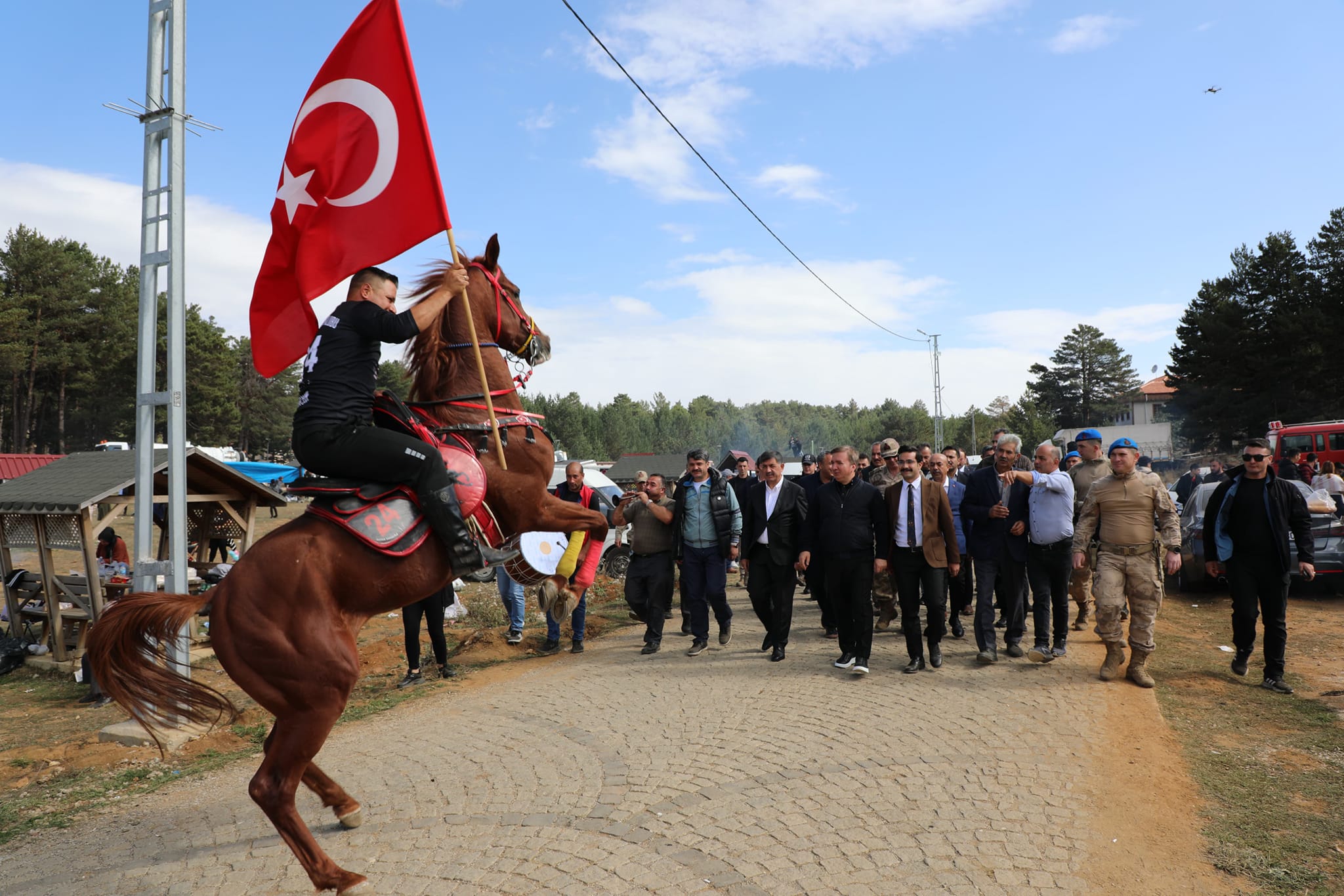 Erzincan’ın Refahiye ilçesindeki 2 bin rakımlı Dumanlı Tabiat Parkı’nda bu