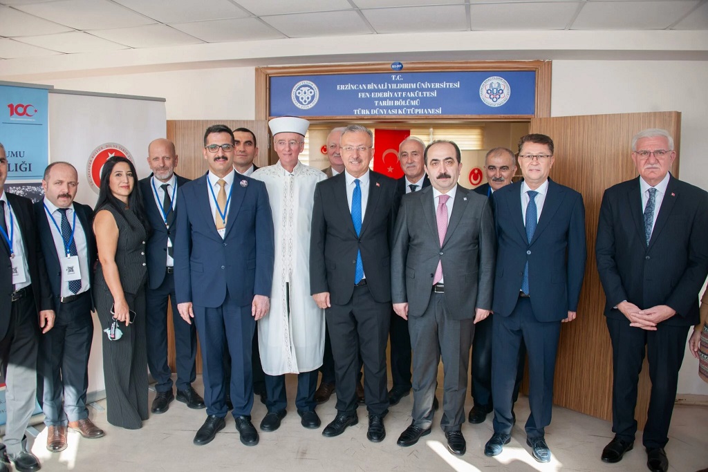 Türkiye Yüzyılında 1. Uluslararası Türk Diasporası Sempozyumu anısına başta Türk