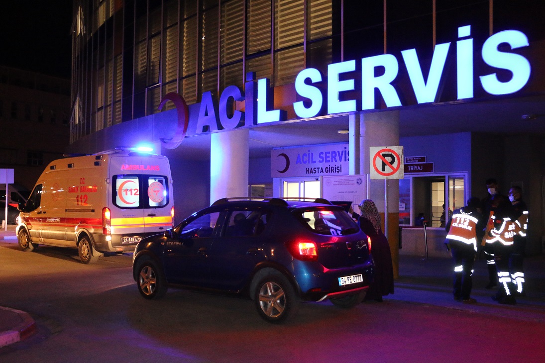 Dün akşam saatlerinde Erzincan Erzurum Karayolu Akyazı kavşağında meydana gelen