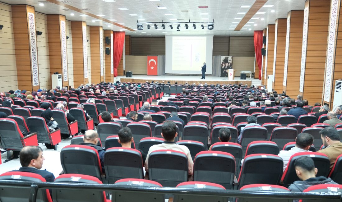 Erzincan İl Müftülüğü konferans salonunda "Değerleriyle Güçlü Ailem" projesi kapsamında