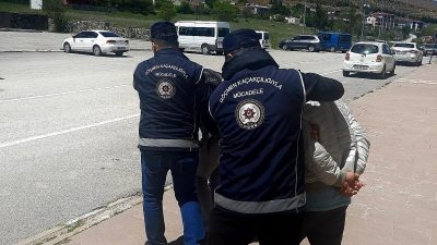 Erzincan Polisi araması bulunan şahıslara yönelik yaptığı operasyonda 40 yıl