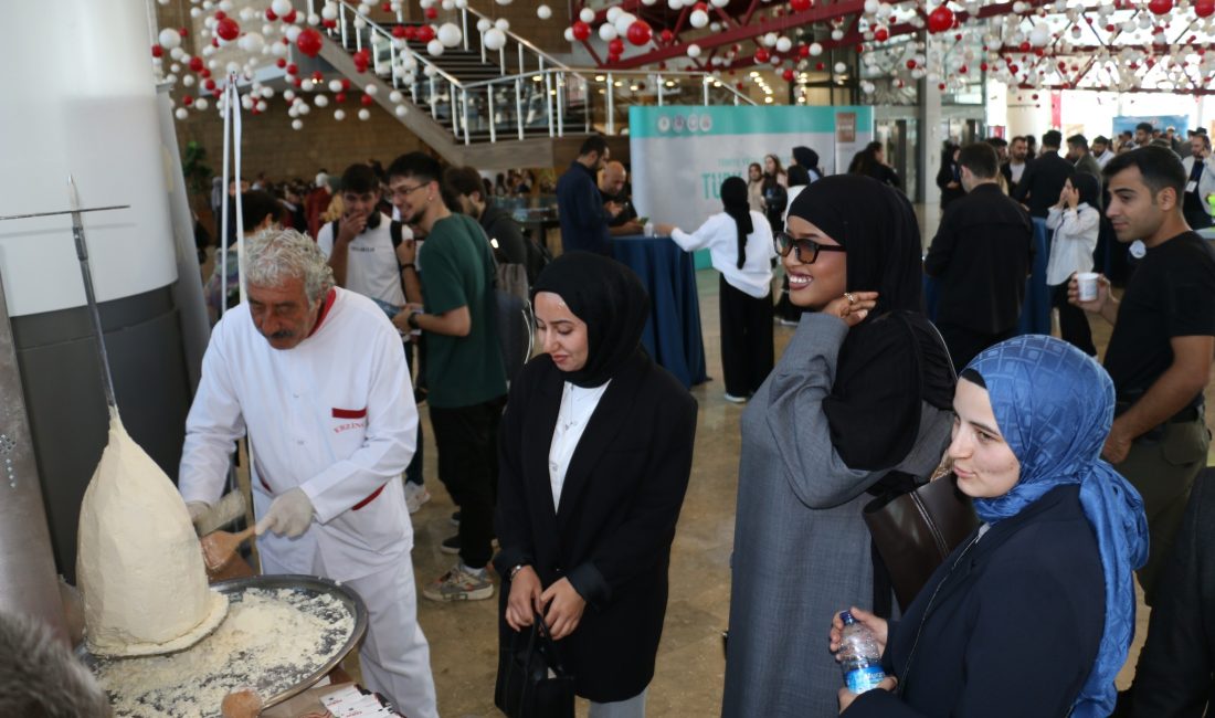 Erzincan’da düzenlenen Türkiye Yüzyılında 1. Uluslararası Türk Diasporası Sempozyumu renkli