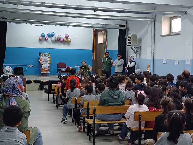 Erzincan’ın Üzümlü ilçesinde Hayvanları Koruma Günü ve Kariyer Planlama Günleri