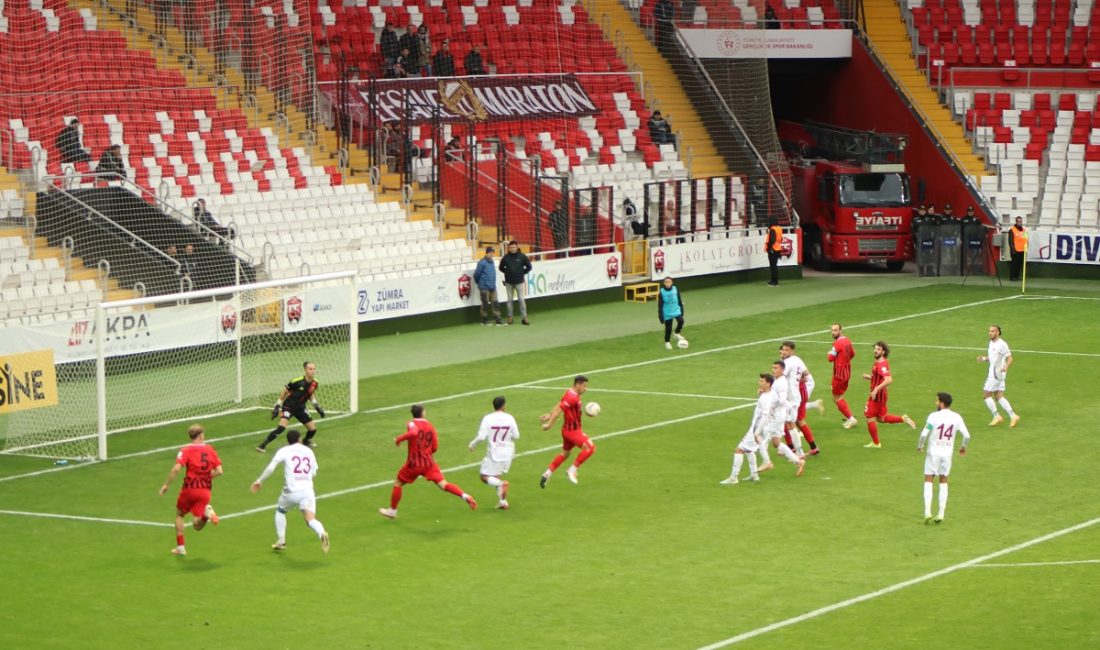 TFF 2. Lig Beyaz gurupta şampiyonluk mücadelesi veren 24Erzincanspor sahasında