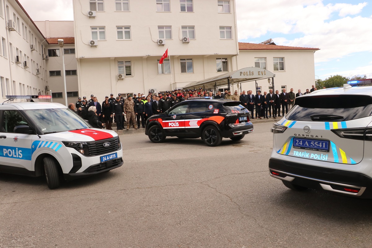 Erzincan İl Emniyet Müdürlüğü araç parkında Erzincan Valisi Hamza Aydoğdu