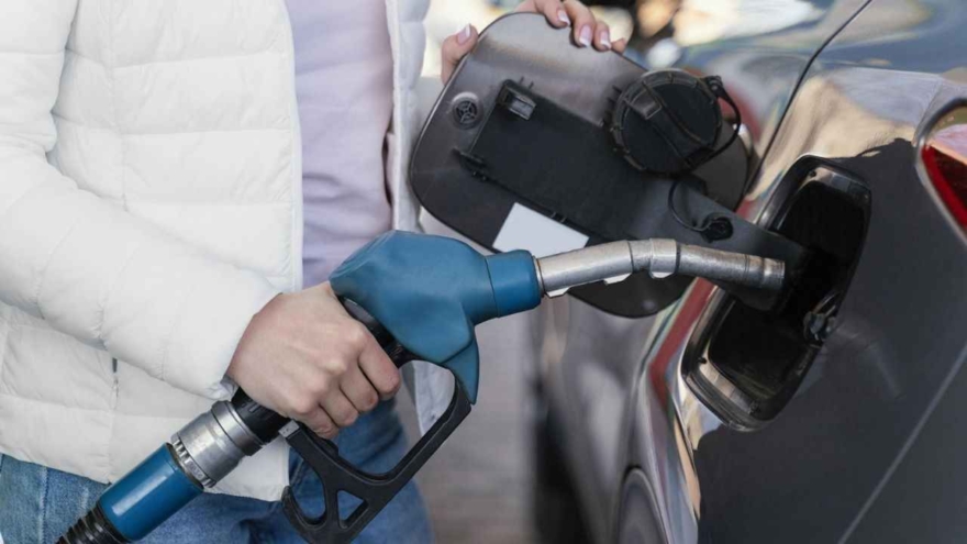 Orta Doğu'daki savaş nedeniyle Brent petrol fiyatlarındaki artış, akaryakıt zamlarını