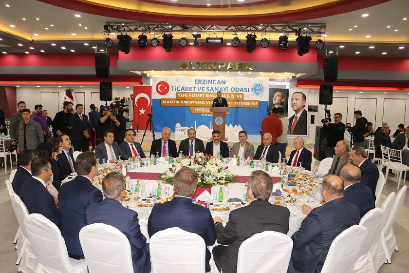 Erzincan'ın gururu olan vergi rekortmenleri, özel bir törenle ödüllerini aldı.