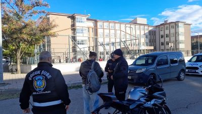 Erzincan İl Emniyet Müdürlüğü Çocuk Şube Müdürlüğü koordinesinde; okul çevrelerinde