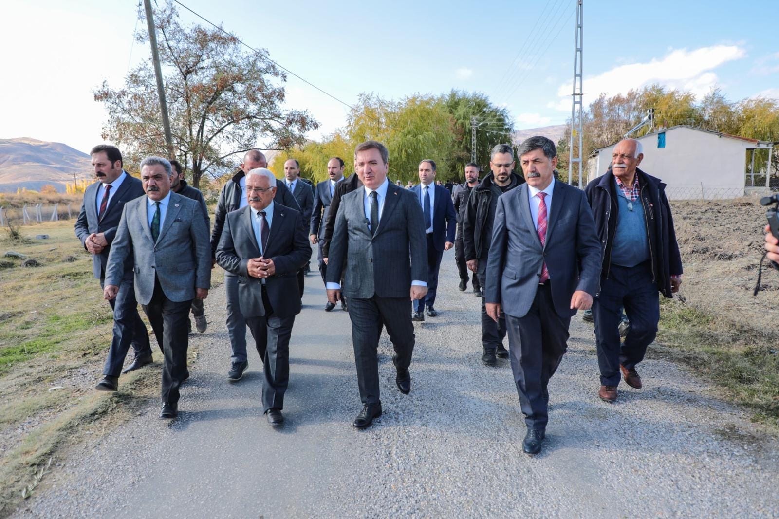 Erzincan Merkez Beşsaray köyünü ziyaret eden Erzincan Valisi Hamza Aydoğdu