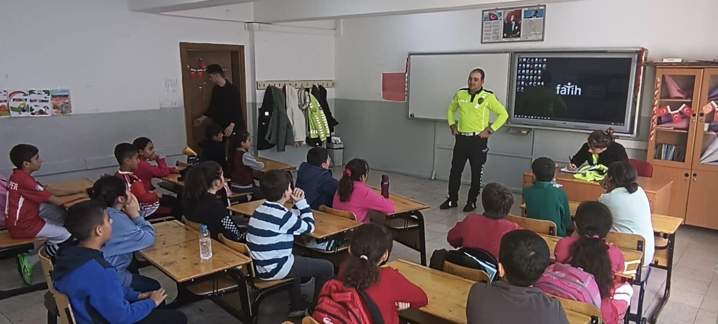 Refahiye Bölge Trafik Denetleme İstasyon Amirliği personelince,7’den 70’e Trafik Eğitimi”