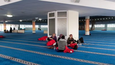 Türkiye Diyanet Vakfı Erzincan Şubesi, yoğun kar yağışı nedeniyle yollarda