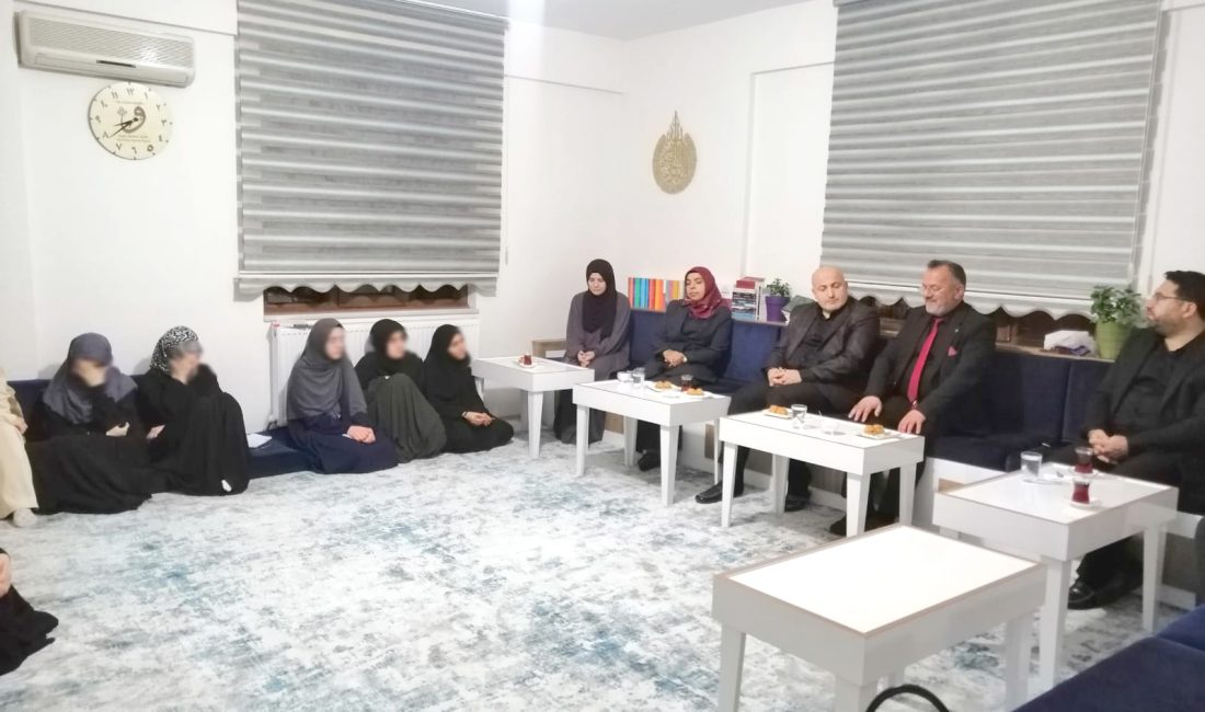 "Değerleriyle Güçlü Ailem" projesi kapsamında "Ailede Çözüm Becerileri" konulu konferans