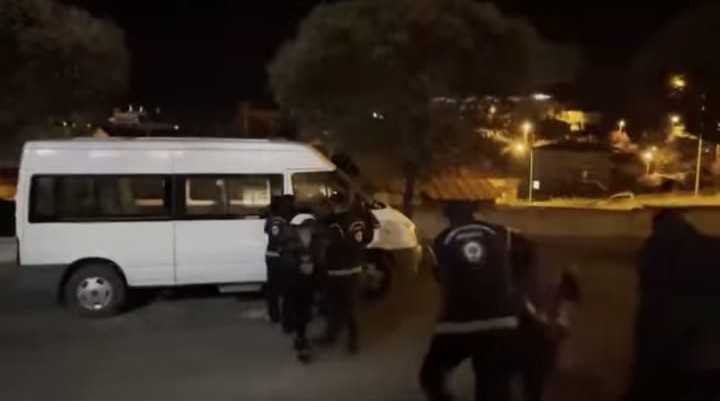 Erzincan polisinin yaptığı çalışma neticesinde yasa dışı yollarda giren 17