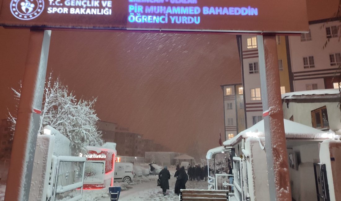 Erzincan İl genelinde dün akşam saatlerinde başlayan yoğun kar yağışı