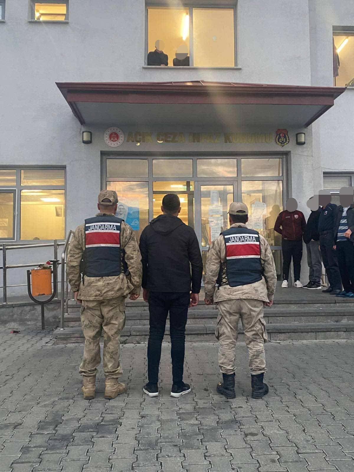 Hakkında kesinleşmiş hapis cezası bulunan şahıslara yönelik Erzincan İl Jandarma