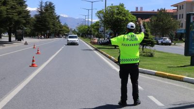 Erzincan Polisi araması bulunan şahıslara yönelik yaptığı operasyonlarda 23 yıl