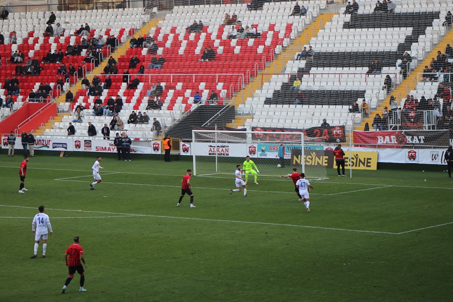 TFF 2. Lig beyaz gurup 12. Hafta mücadelesinde 24Erzincanspor sahasında
