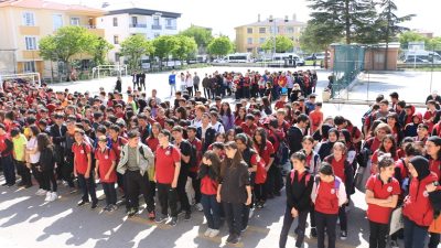 9 günlük ara tatilin sona ermesinin ardından milyonlarca öğrenci bugün